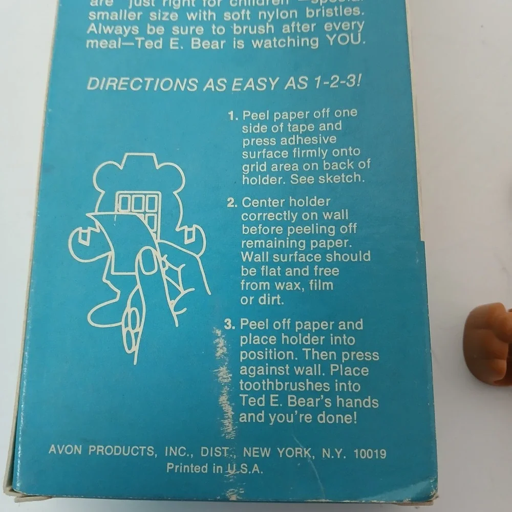 Vintage 1970s Toothbrush Bear-shaped wall Holder Ted E. Bear Avon New Open Box